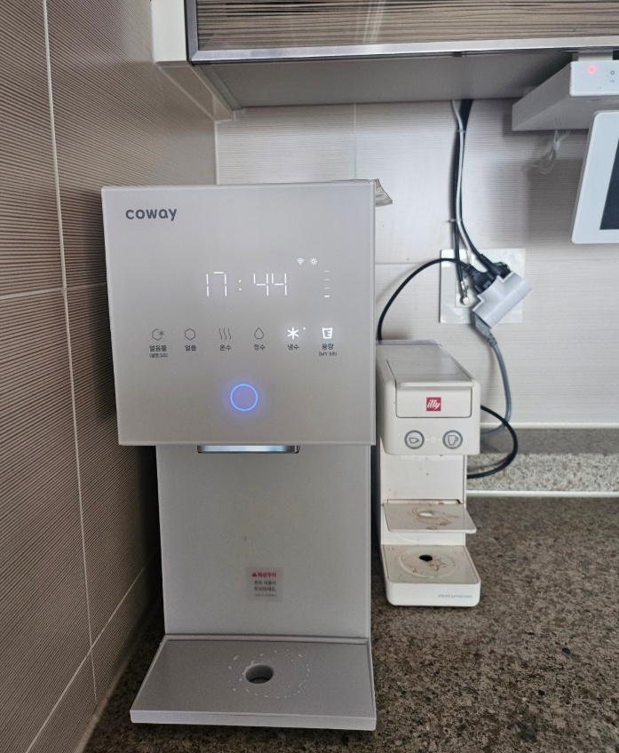 코웨이 아이콘 얼음냉온정수기 미니 CHPI-7430N 설치 사진