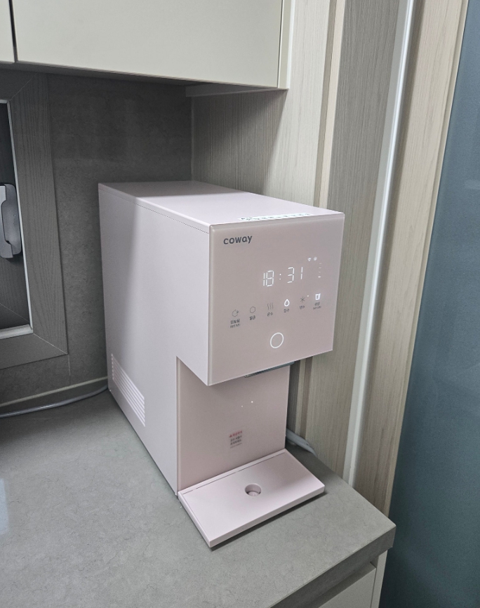 코웨이 아이콘 얼음냉온정수기 미니 CHPI-7430N 설치 사진